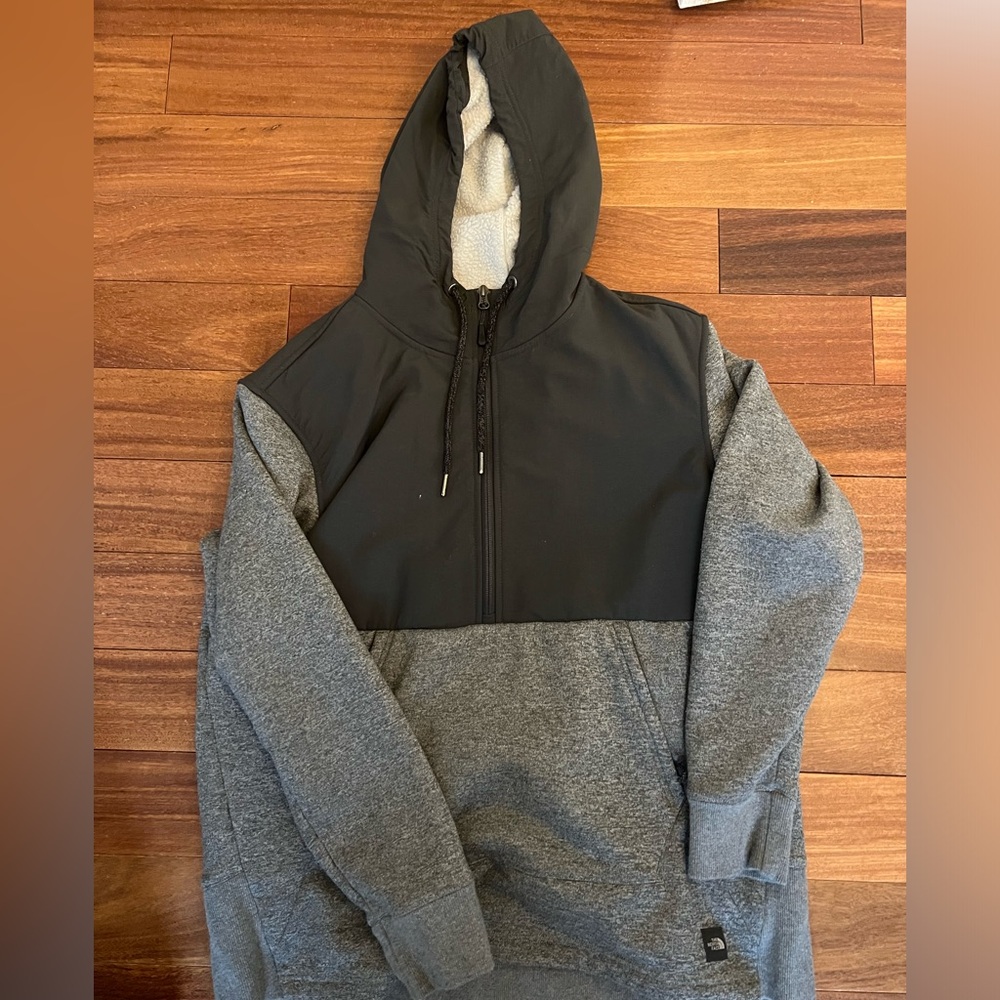 Women’s north face pullover